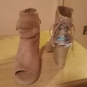 Open tied short boots